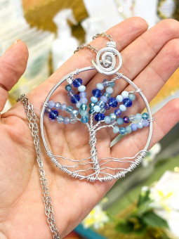 Collana lunga con ciondolo...